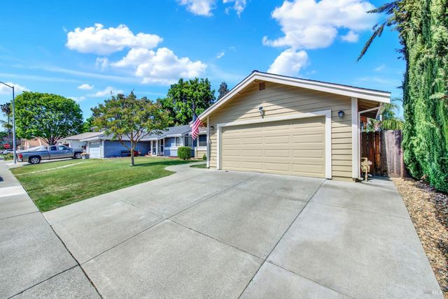 699 Shannon Dr, Vacaville, CA 95688