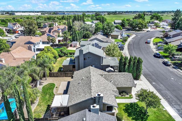 699 Shannon Dr, Vacaville, CA 95688