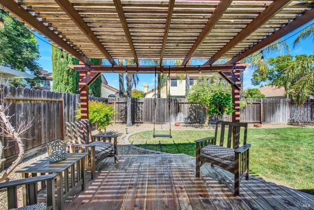 699 Shannon Dr, Vacaville, CA 95688