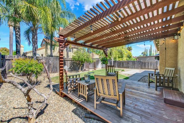 699 Shannon Dr, Vacaville, CA 95688