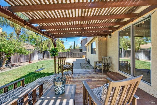 699 Shannon Dr, Vacaville, CA 95688