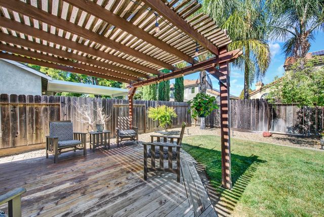 699 Shannon Dr, Vacaville, CA 95688