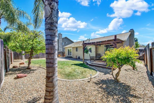 699 Shannon Dr, Vacaville, CA 95688