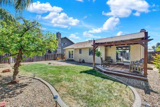 699 Shannon Dr, Vacaville, CA 95688
