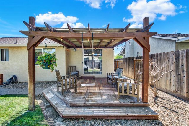 699 Shannon Dr, Vacaville, CA 95688