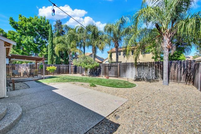 699 Shannon Dr, Vacaville, CA 95688