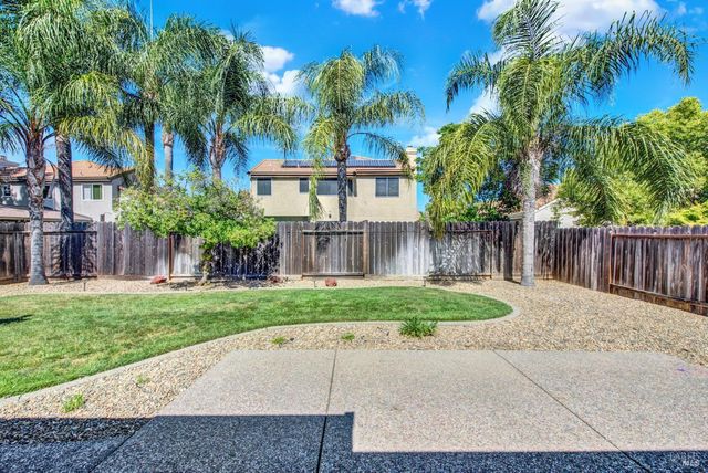 699 Shannon Dr, Vacaville, CA 95688