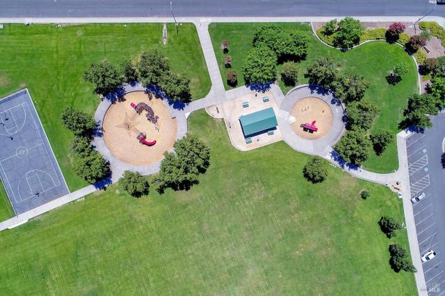 699 Shannon Dr, Vacaville, CA 95688