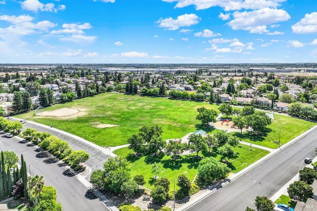 699 Shannon Dr, Vacaville, CA 95688