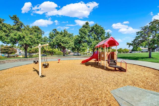 699 Shannon Dr, Vacaville, CA 95688