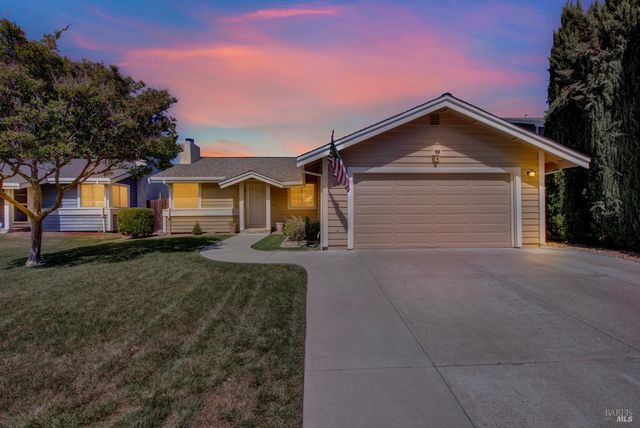 699 Shannon Dr, Vacaville, CA 95688