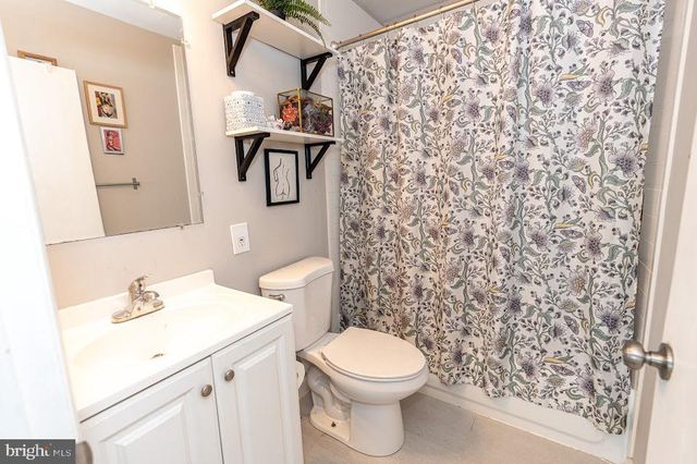 8722 OLD HARFORD RD, Parkville, MD 21234