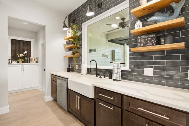 160 Bent Oak Drive, Pottsboro, TX 75076