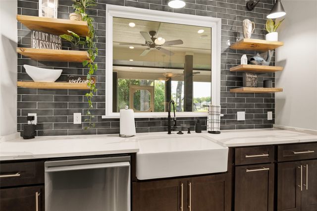 160 Bent Oak Drive, Pottsboro, TX 75076