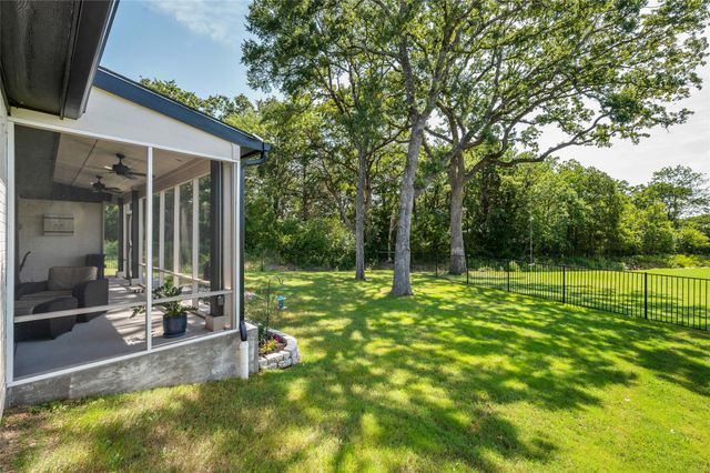 160 Bent Oak Drive, Pottsboro, TX 75076