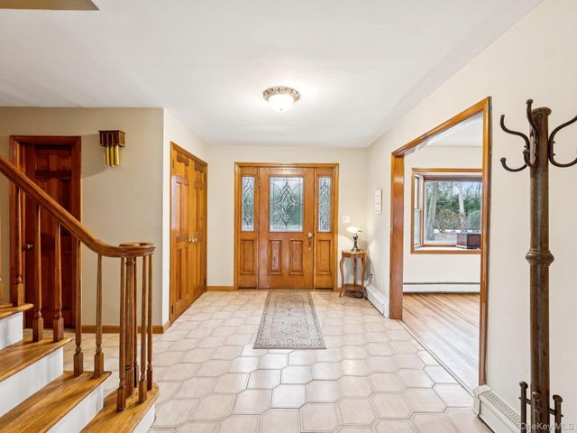 5 Linda Court, Oyster Bay, NY 11771