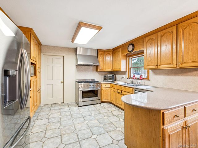 5 Linda Court, Oyster Bay, NY 11771