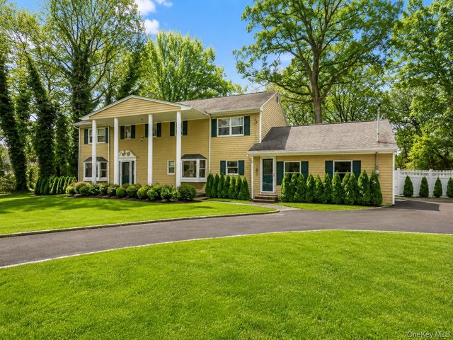 5 Linda Court, Oyster Bay, NY 11771