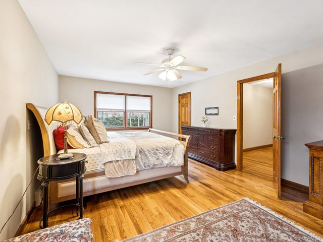 5 Linda Court, Oyster Bay, NY 11771
