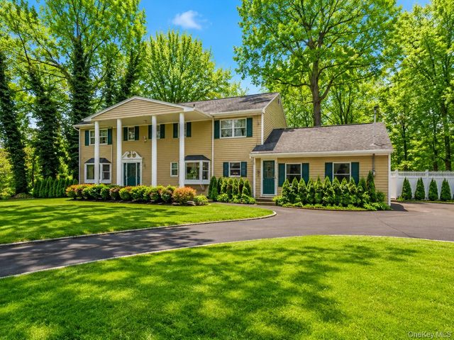 5 Linda Court, Oyster Bay, NY 11771