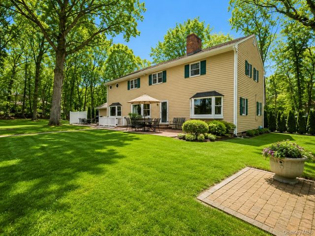 5 Linda Court, Oyster Bay, NY 11771