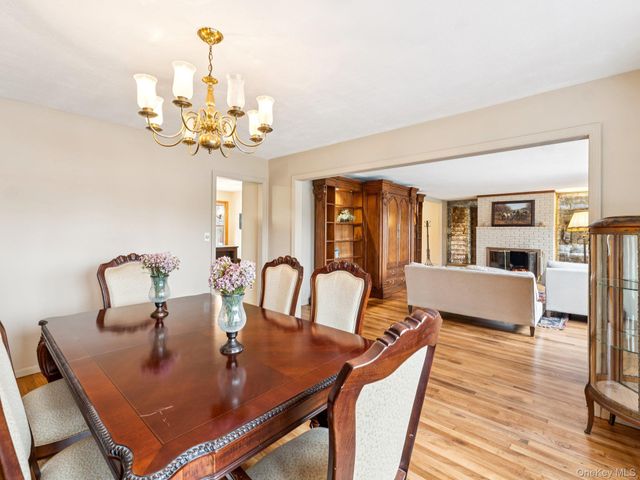 5 Linda Court, Oyster Bay, NY 11771