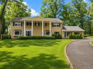 5 Linda Court, Oyster Bay, NY 11771