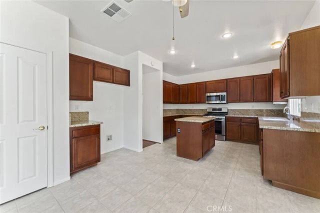 2814 Caruso, Lancaster, CA 93536