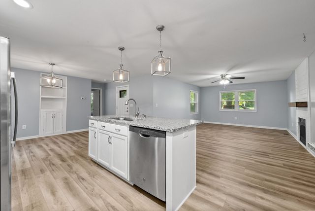1561 Woodlawn Rd, Clarksville, TN 37042
