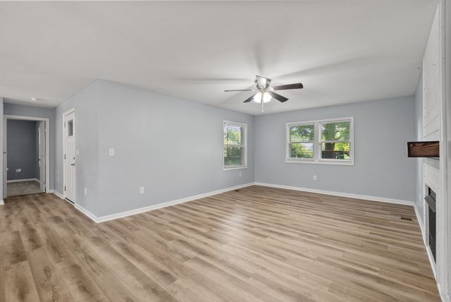 1561 Woodlawn Rd, Clarksville, TN 37042