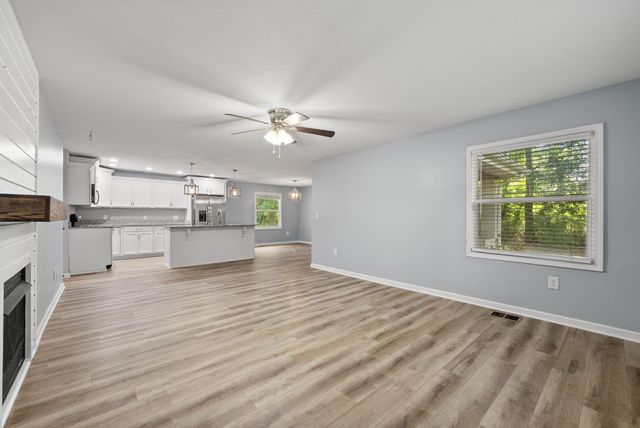 1561 Woodlawn Rd, Clarksville, TN 37042