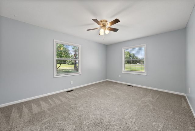 1561 Woodlawn Rd, Clarksville, TN 37042
