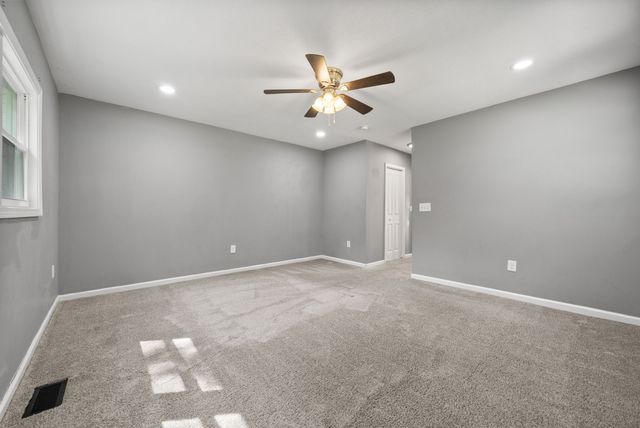 1561 Woodlawn Rd, Clarksville, TN 37042