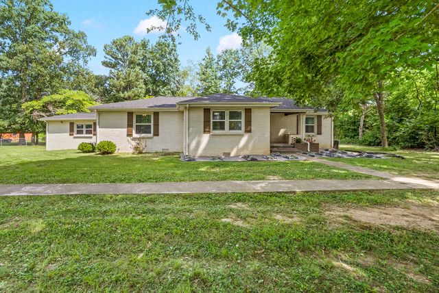 1561 Woodlawn Rd, Clarksville, TN 37042