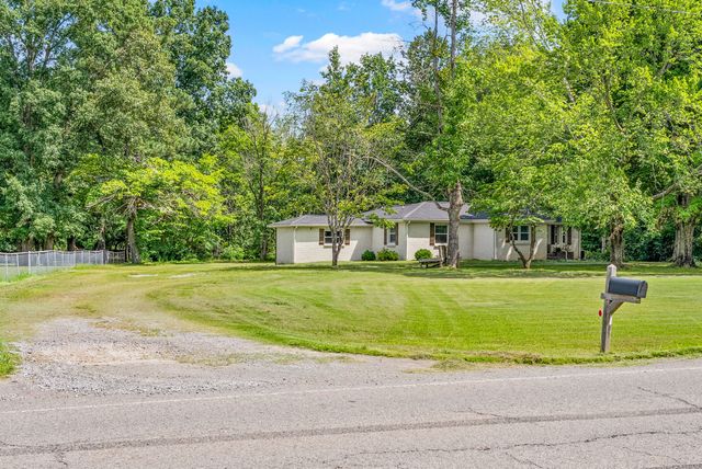 1561 Woodlawn Rd, Clarksville, TN 37042
