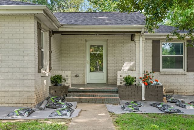 1561 Woodlawn Rd, Clarksville, TN 37042