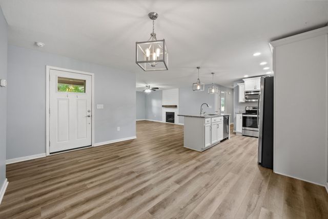 1561 Woodlawn Rd, Clarksville, TN 37042