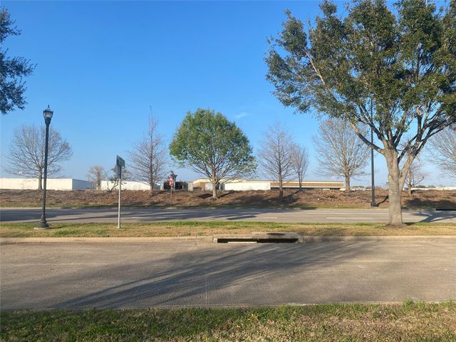 3015 N Main Street, Stafford, TX 77477