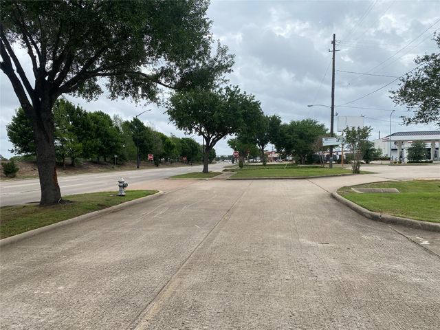 3015 N Main Street, Stafford, TX 77477