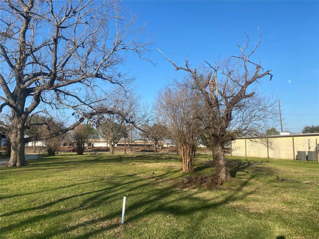 3015 N Main Street, Stafford, TX 77477