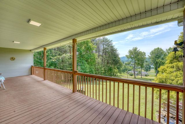 352 South Meadows Drive, Hiawassee, GA 30546