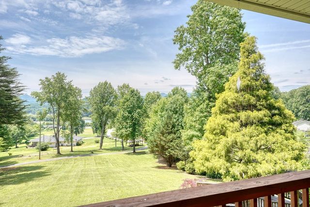 352 South Meadows Drive, Hiawassee, GA 30546