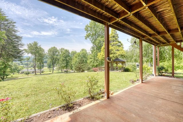 352 South Meadows Drive, Hiawassee, GA 30546