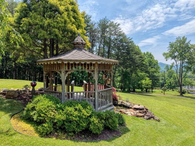 352 South Meadows Drive, Hiawassee, GA 30546