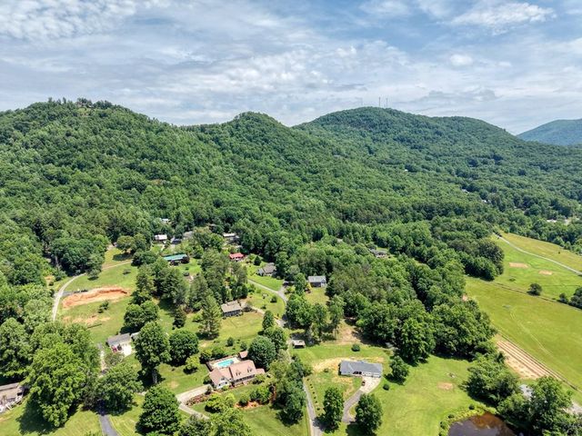 352 South Meadows Drive, Hiawassee, GA 30546