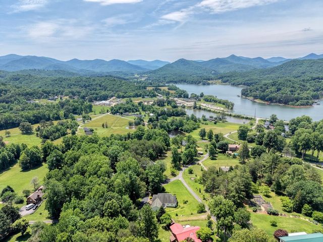 352 South Meadows Drive, Hiawassee, GA 30546