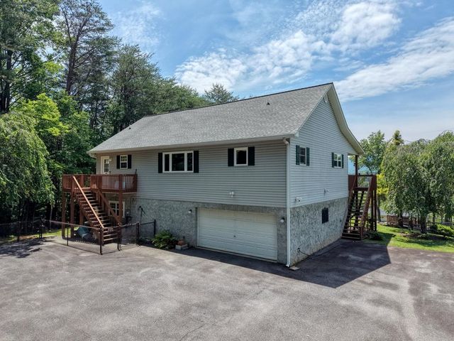 352 South Meadows Drive, Hiawassee, GA 30546