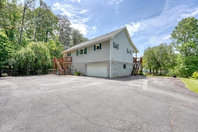 352 South Meadows Drive, Hiawassee, GA 30546