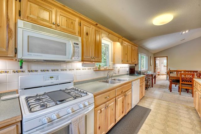 352 South Meadows Drive, Hiawassee, GA 30546