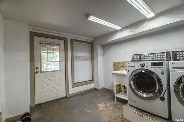 828 10TH Avenue, Fulton, IL 61252